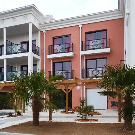 Apartment Romantic Seaside Stay In La Baule